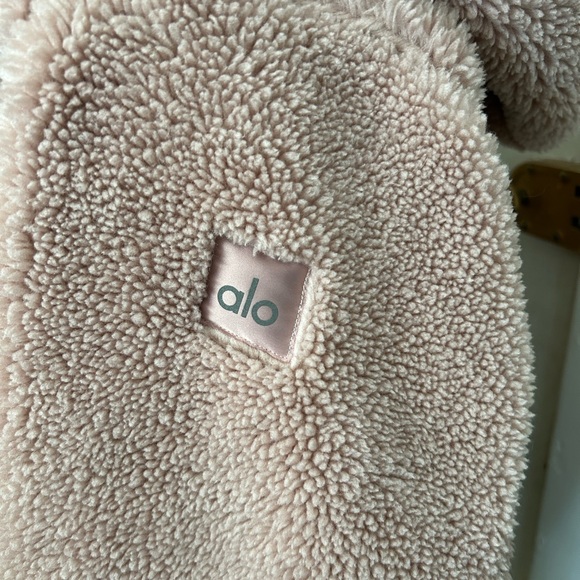 ALO yoga  Foxy Sherpa jacket - Picture 5 of 10